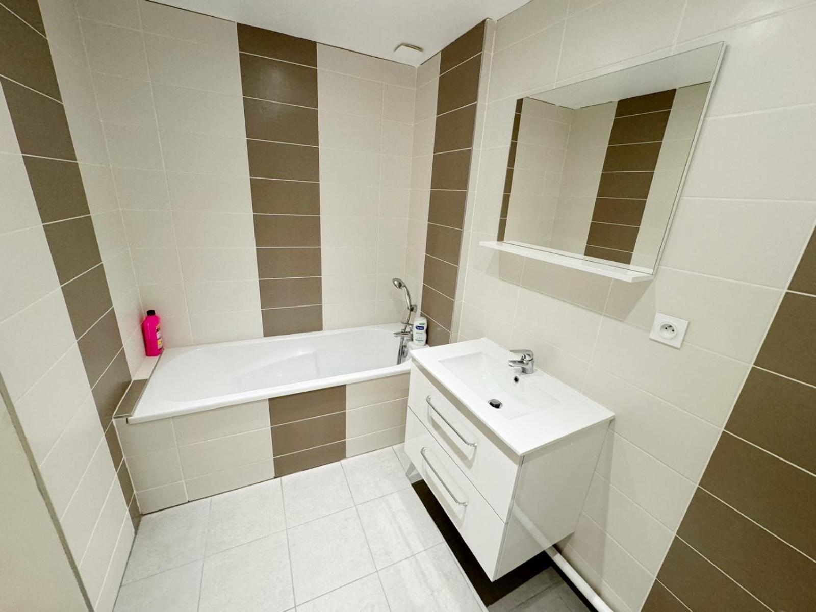 24 Chic & Cosy Grand Appart 88M2 Parking Gratuit Hypercentre Netflix Saint-Etienne  Buitenkant foto